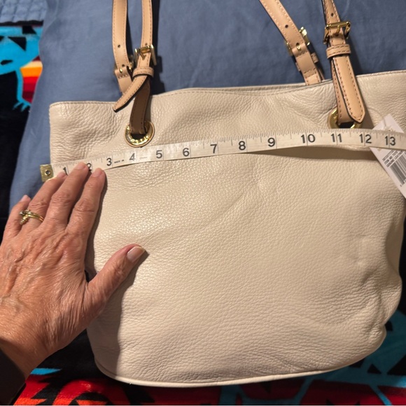 Michael Kors Gold and Cream Shoulder Bag - Picture 10 of 12